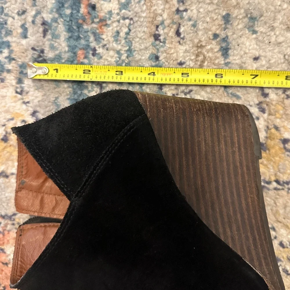 Womens Lucky Brand ankle wedge booties, Boho style  black suede size 9M.